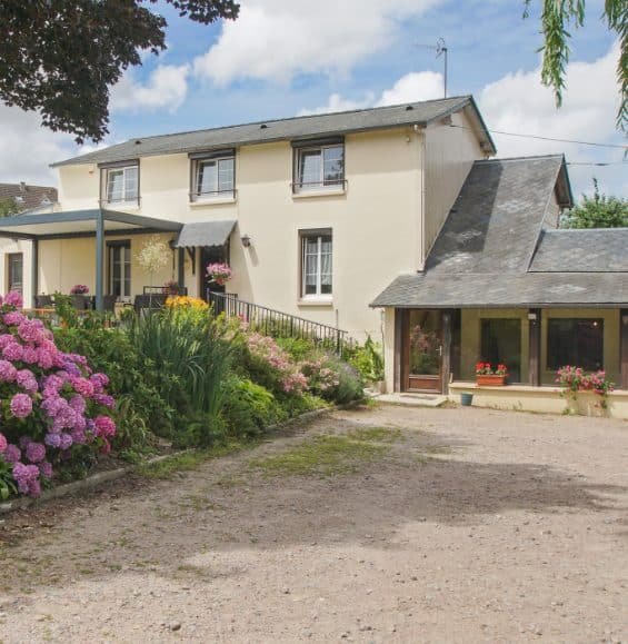 les chambres d'hôtes Le Carpentier, maison avec un grand chemin